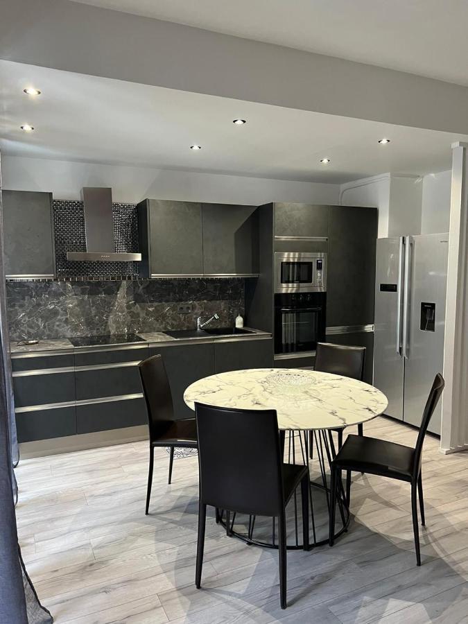 ניס Gorgeous 2 Bedrooms Holiday Apartement מראה חיצוני תמונה