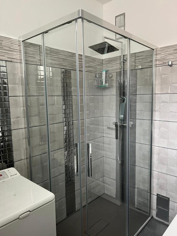 ניס Gorgeous 2 Bedrooms Holiday Apartement מראה חיצוני תמונה