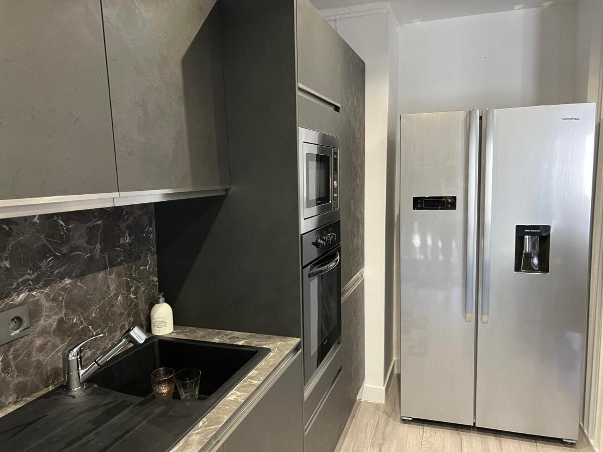 ניס Gorgeous 2 Bedrooms Holiday Apartement מראה חיצוני תמונה