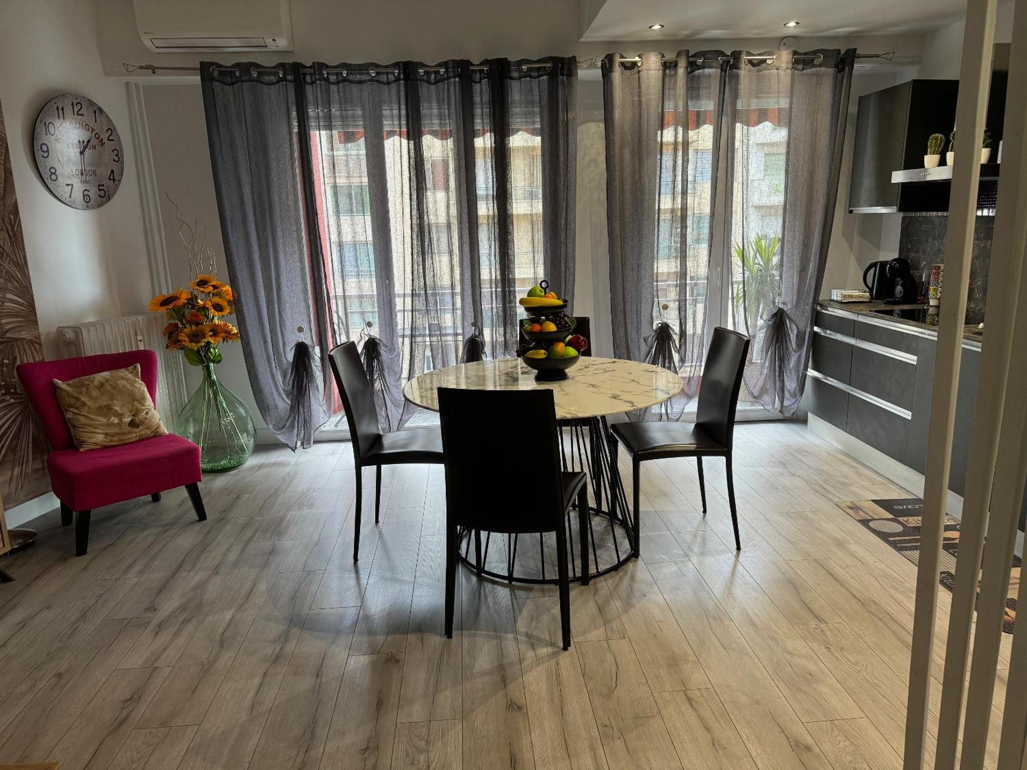 ניס Gorgeous 2 Bedrooms Holiday Apartement מראה חיצוני תמונה