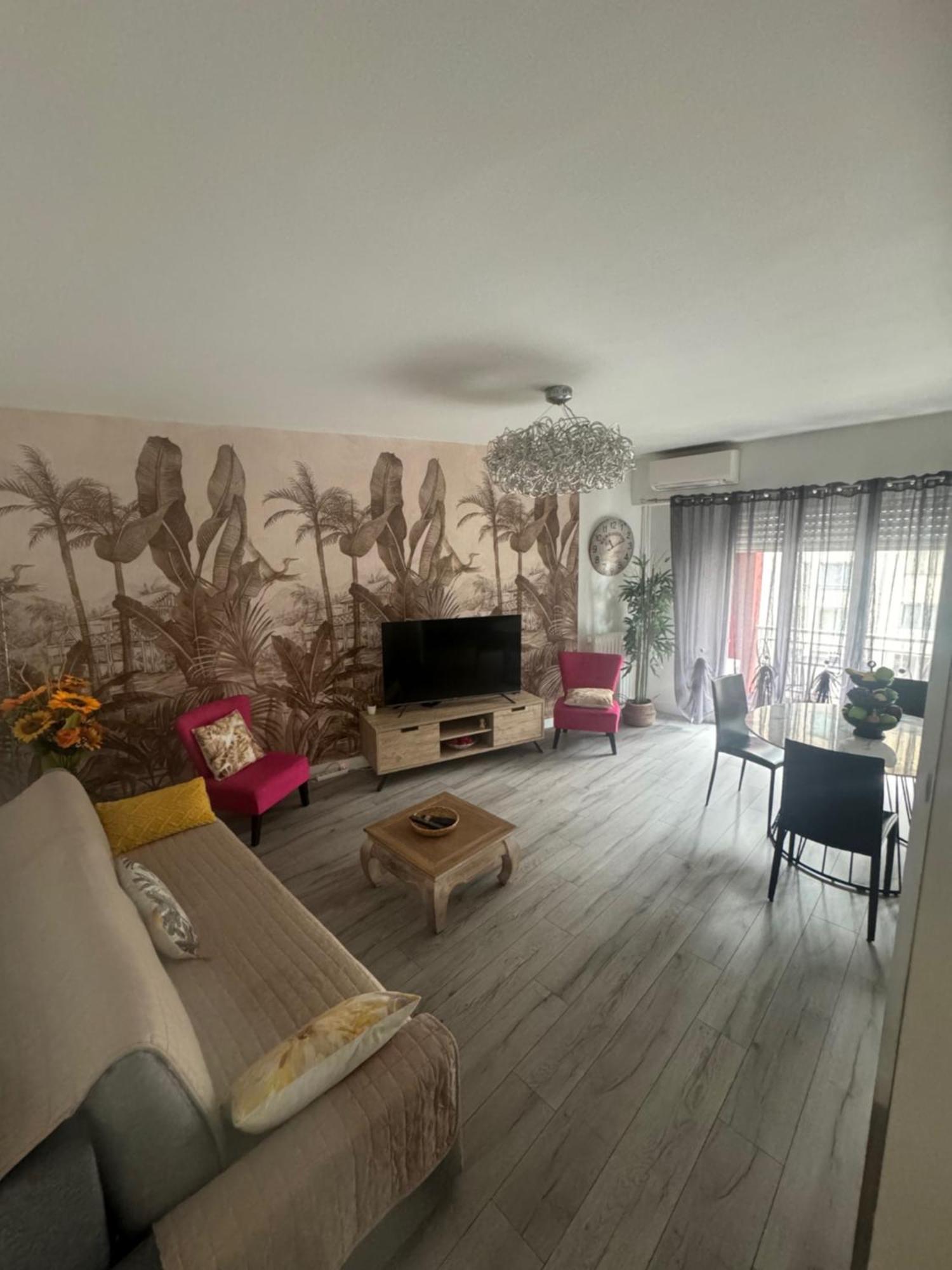 ניס Gorgeous 2 Bedrooms Holiday Apartement מראה חיצוני תמונה