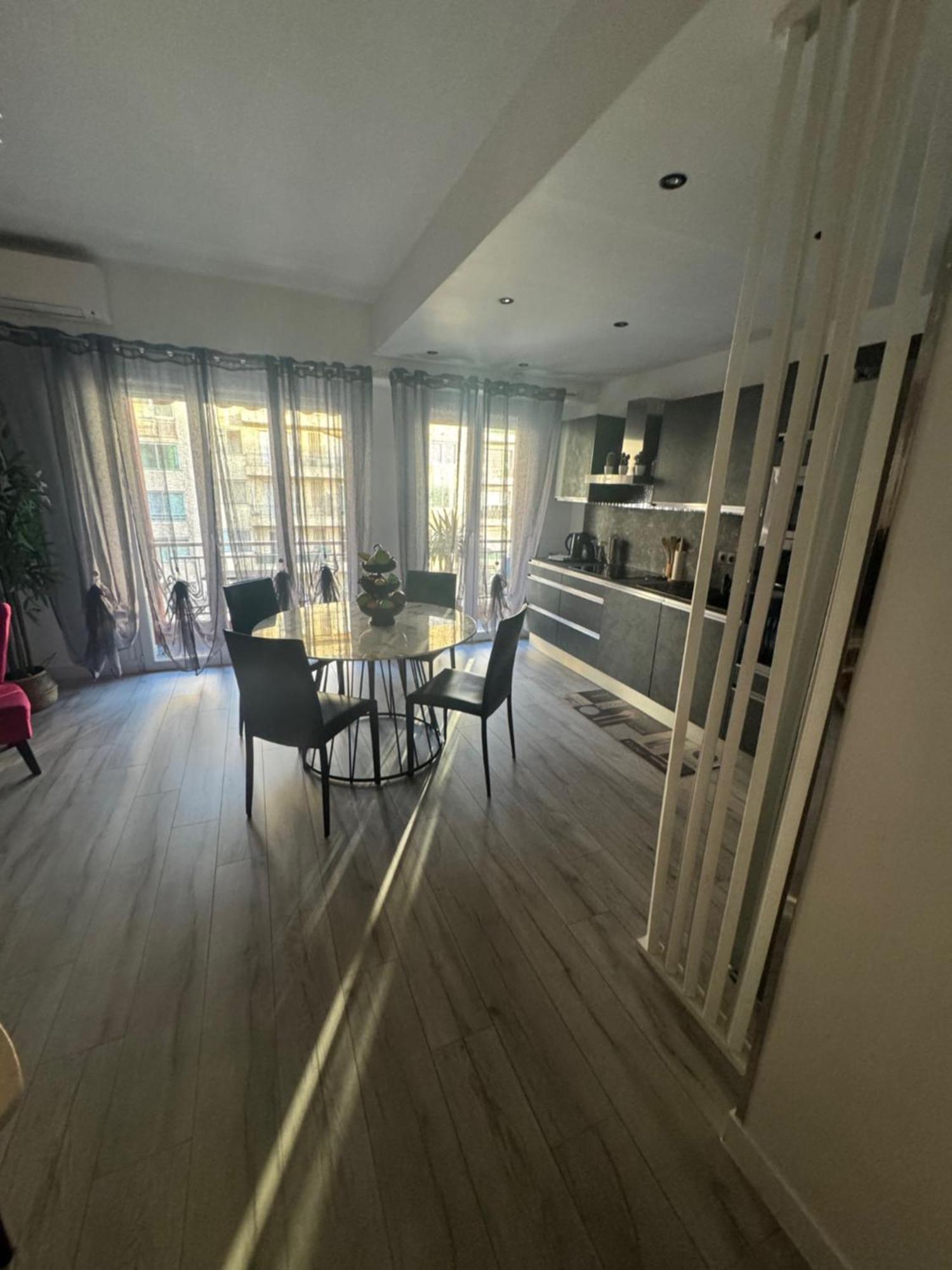 ניס Gorgeous 2 Bedrooms Holiday Apartement מראה חיצוני תמונה
